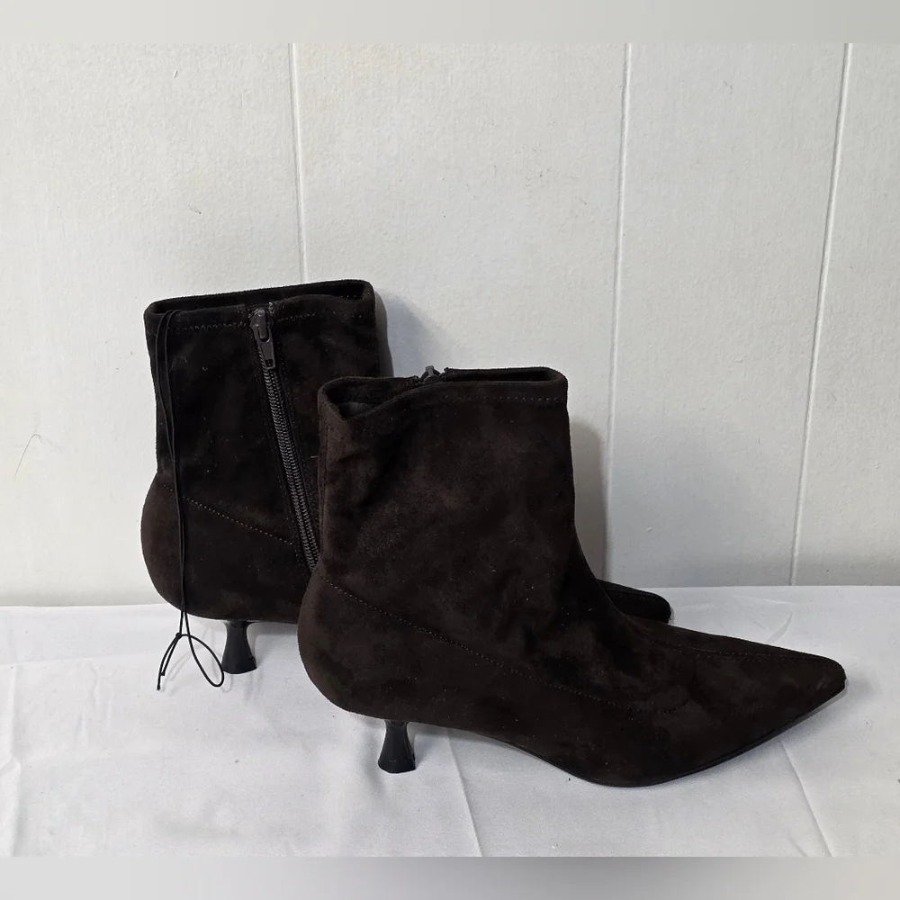 Unisa Chocolate Brown Faux Suede Ankle Kitten Heel Booties Womens Size 6.5